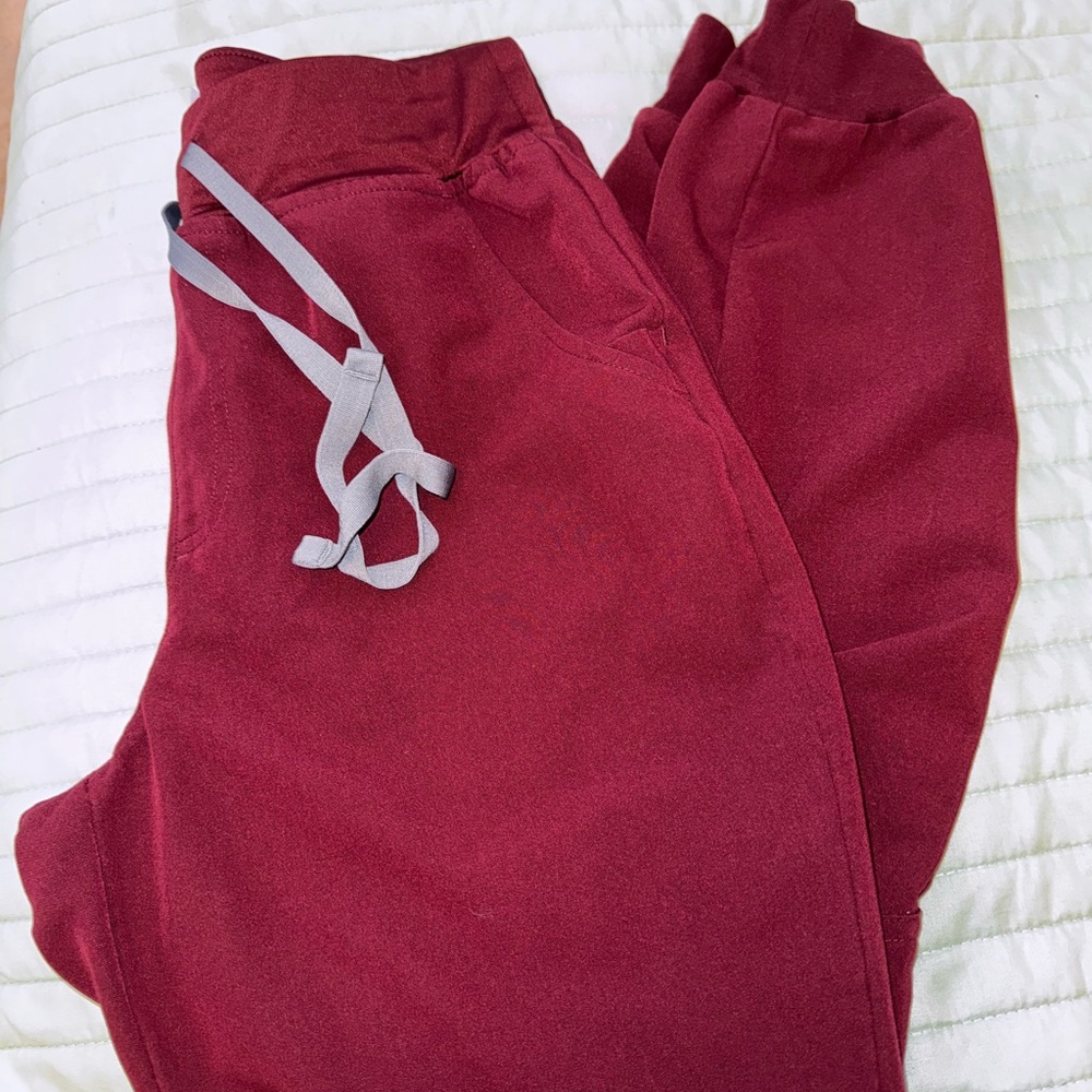 Figs high waisted joggers (burgundy) size small/petite